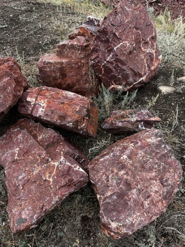 Ландшафтные глыбы красно-фиолетовые 200-1000 килограмм купить в Ярославле