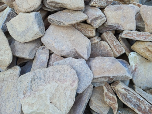 Златолит жёлтый, жёлто-зелёный глыбки и валуны для ланшафтного дизайна купить в Ярославле