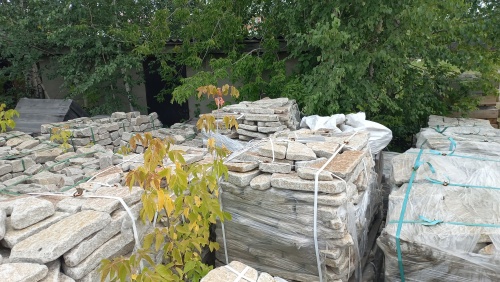 Плитняк галтованный гранитный для ландшафтного дизайна купить в Ярославле