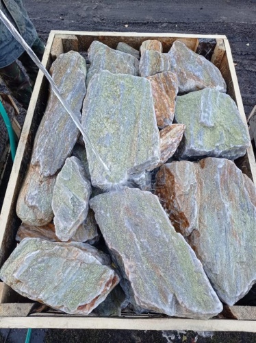 Златолит жёлтый, жёлто-зелёный глыбки и валуны для ланшафтного дизайна купить в Ярославле