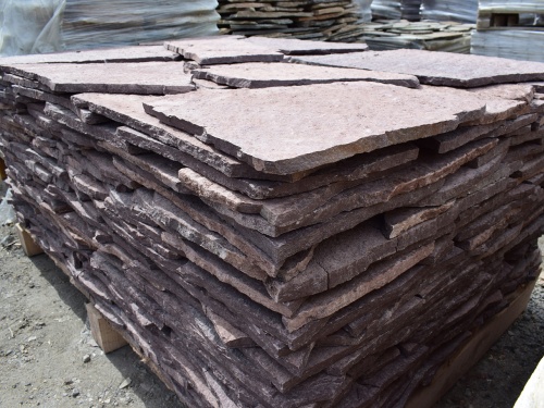 Плитняк лемезит бордовый для облицовки цоколя 20-25 мм  купить в Ярославле