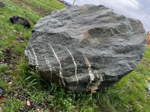 Гигантские зелёные валуны для ландшафтного дизайна весом более 5 тонн купить в Ярославле