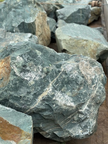 Камни для ландшафтного дизайна зелёные 10-60 килограмм купить в Ярославле