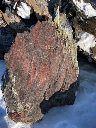 Ландшафтные глыбы красно-фиолетовые 200-1000 килограмм купить в Ярославле