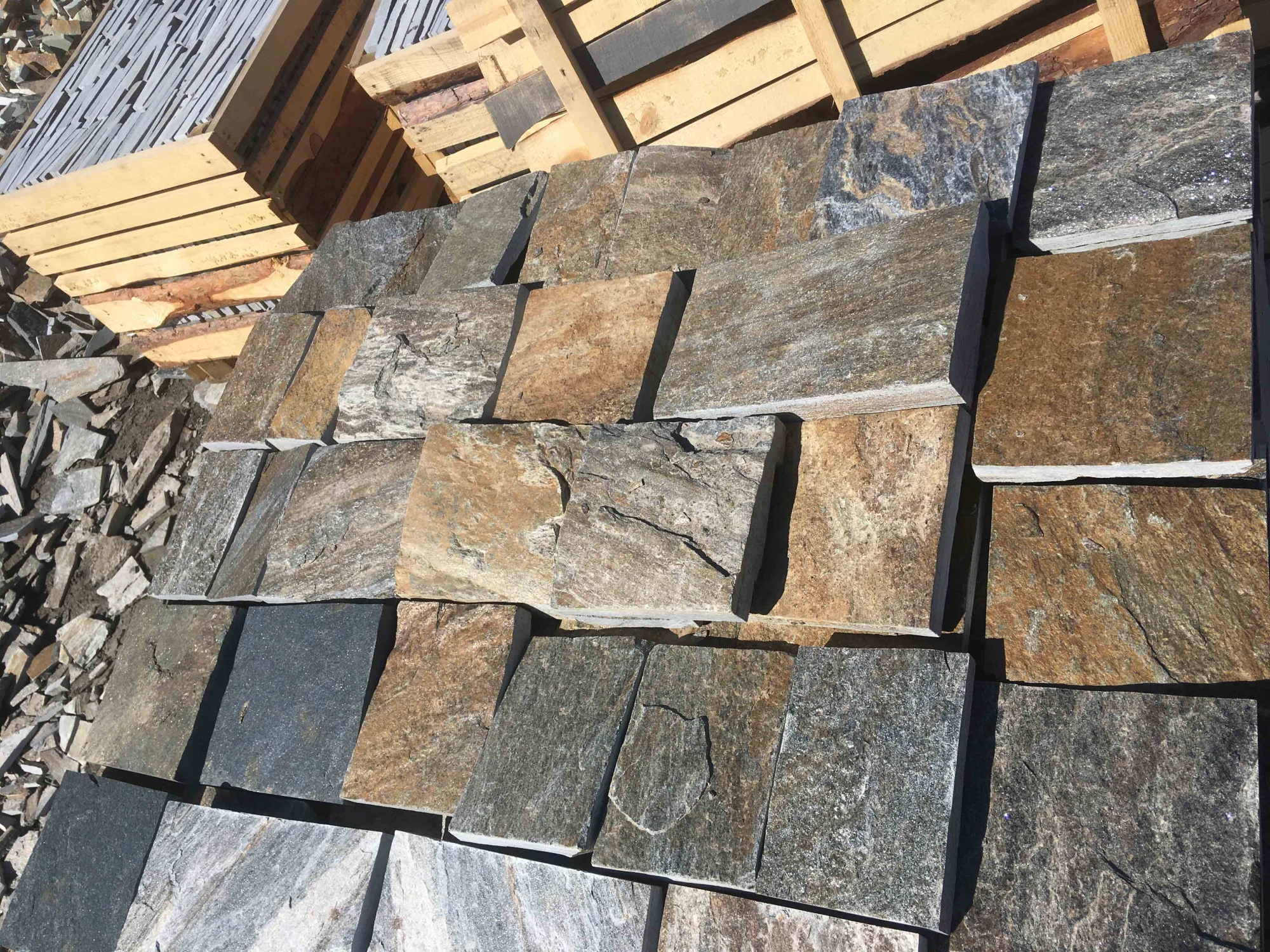 Плитка пилёная златолит Уральский для фасада купить в Ярославле