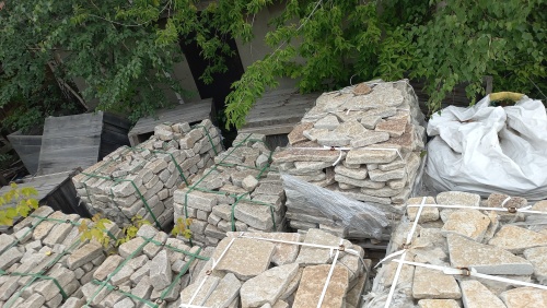 Плитняк гранитный галтованный купить в Ярославле