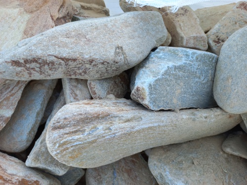 Златолит жёлтый, жёлто-зелёный глыбки и валуны для ланшафтного дизайна купить в Ярославле