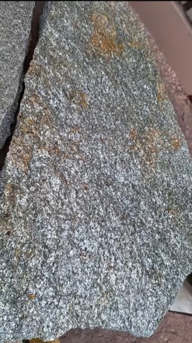 Плитняк златолит серебристый для цоколя, отмостки купить в Ярославле