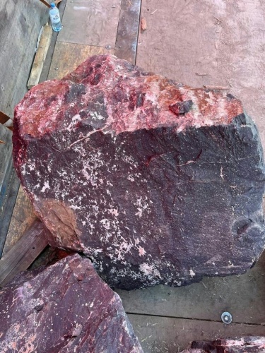 Камни для ландшафтного дизайна красно-фиолетовые 10-60 килограмм купить в Ярославле