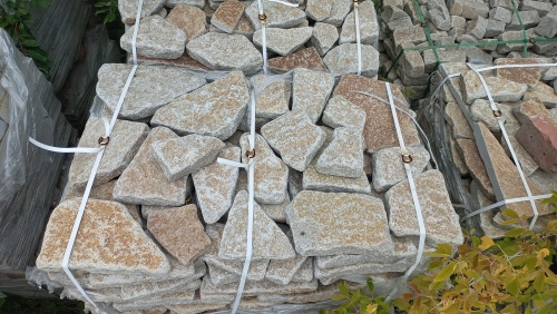 Плитняк гранитный галтованный купить в Ярославле