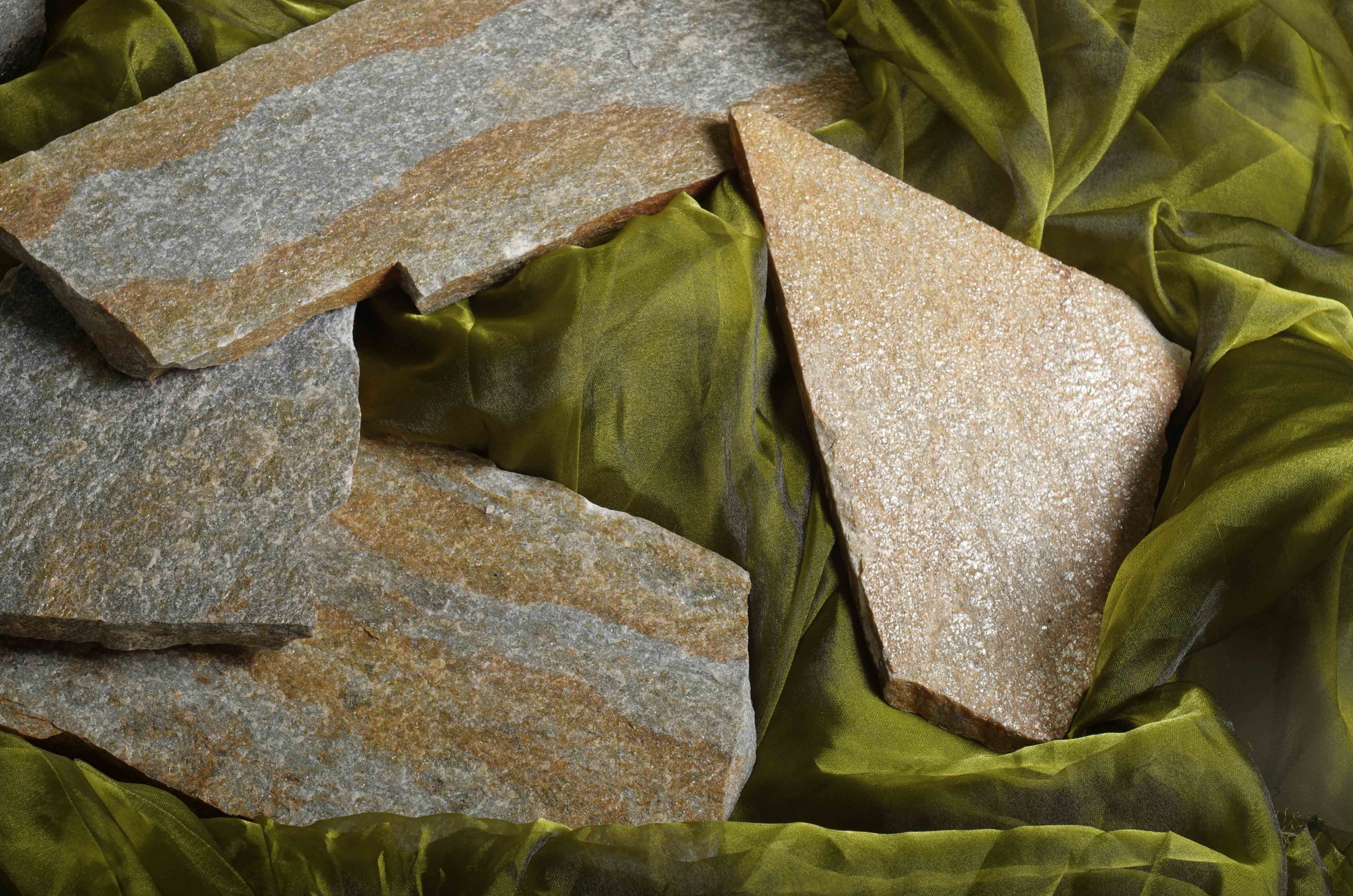 Плитняк златолит Уральский  для фасада купить в Ярославле