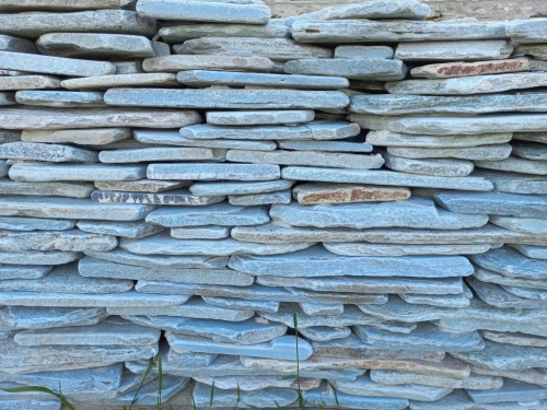 Плитняк златолит зелёный галтованный для цоколя купить в Ярославле