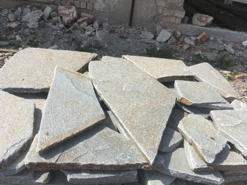 Златолит серебристый галтованный для цоколя купить в Ярославле